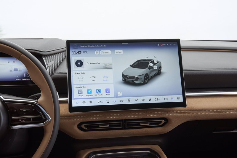 Novo v Sloveniji: Mazda 6e – Lastovka je preklopila na elektriko