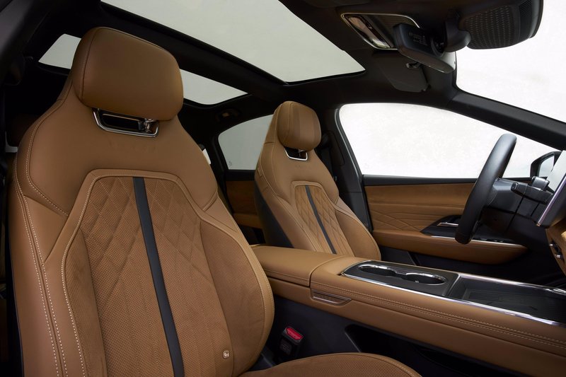 Novo v Sloveniji: Mazda 6e – Lastovka je preklopila na elektriko