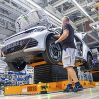 Priznani ekonomist dvignil Nemce na noge: ogorčeni celo politiki, za vse krive zlovešče besede o treh gigantih