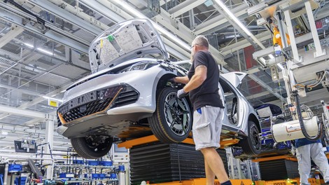 avtomobilizem nemcija vw bmw mercedes trg tovarna ekonomist napoved ogorcenje