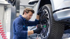 Sredi novembra se na cestah začne zima…in morda bo spet bela