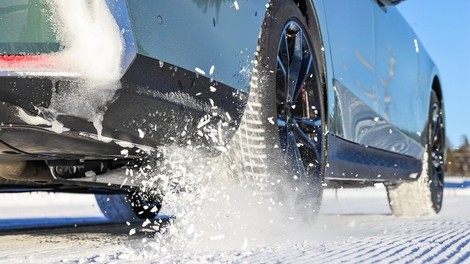 Sredi novembra se na cestah začne zima…in morda bo spet bela