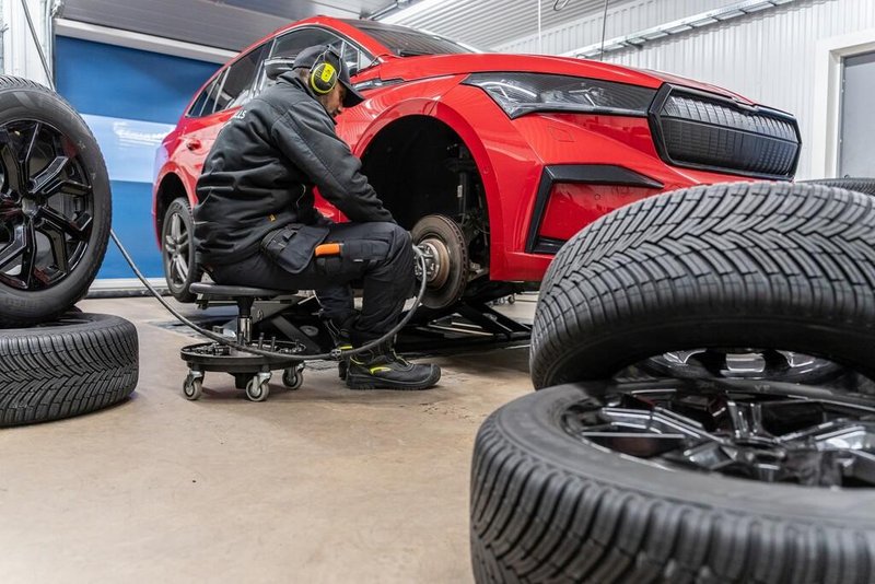 Sredi novembra se na cestah začne zima…in morda bo spet bela