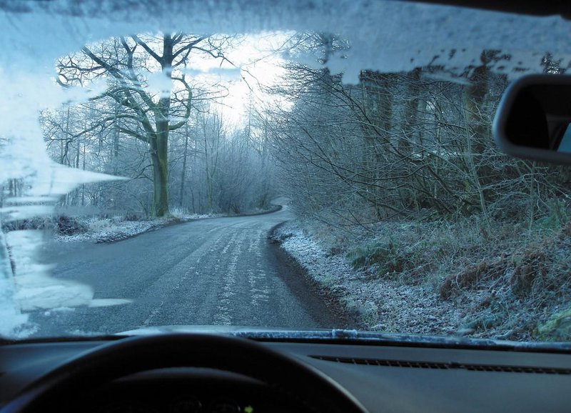 Sredi novembra se na cestah začne zima…in morda bo spet bela