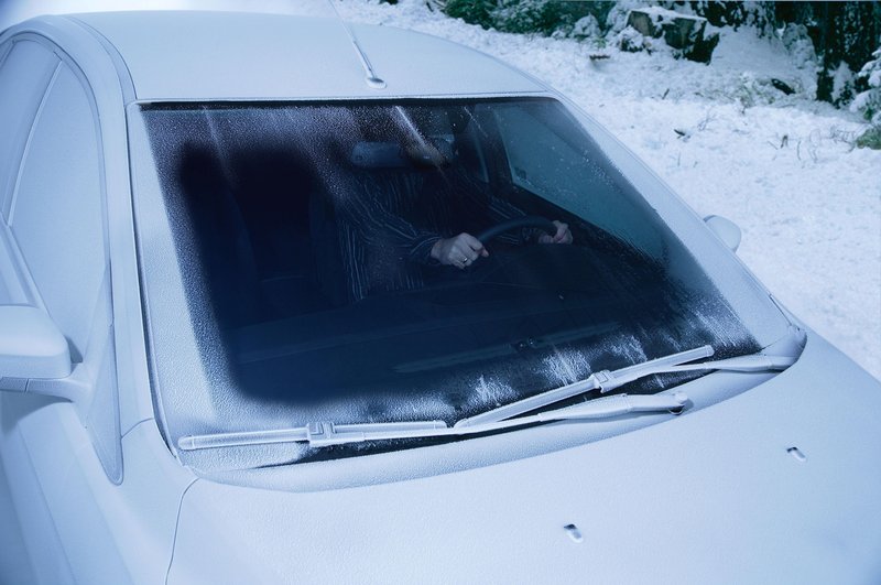 Sredi novembra se na cestah začne zima…in morda bo spet bela