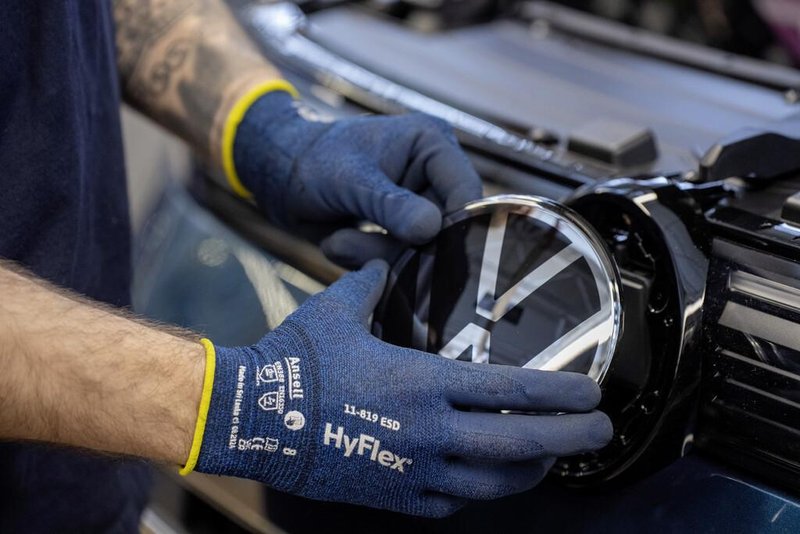 Medtem ko je kriza vse globlja, je ugled še vedno na visoki ravni