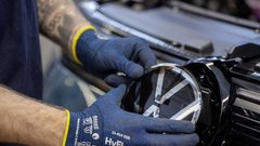 Medtem ko je kriza vse globlja, je ugled še vedno na visoki ravni