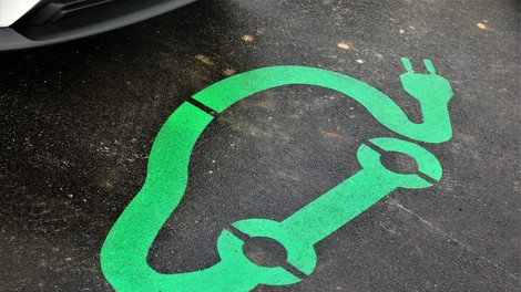 Slovenija bo dobila polnilni park. Znana je lokacija in komu bo vse namenjen