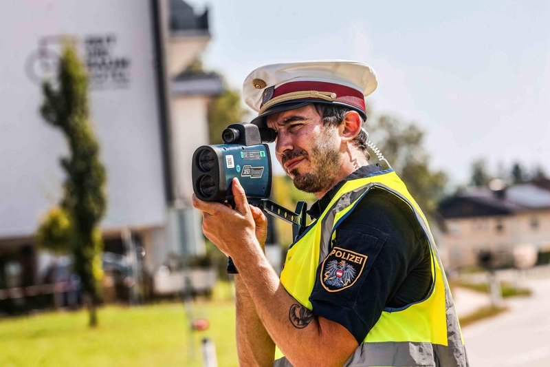 Neverjetna zgodba iz soseščine: Kar je storil policist je navdušilo javnost, a vseeno mu grozi kar do pet let zapora