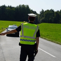 Neverjetna zgodba iz soseščine: Kar je storil policist je navdušilo javnost, a vseeno mu grozi kar do pet let zapora