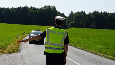 Neverjetna zgodba iz soseščine: Kar je storil policist je navdušilo javnost, a vseeno mu grozi kar do pet let zapora