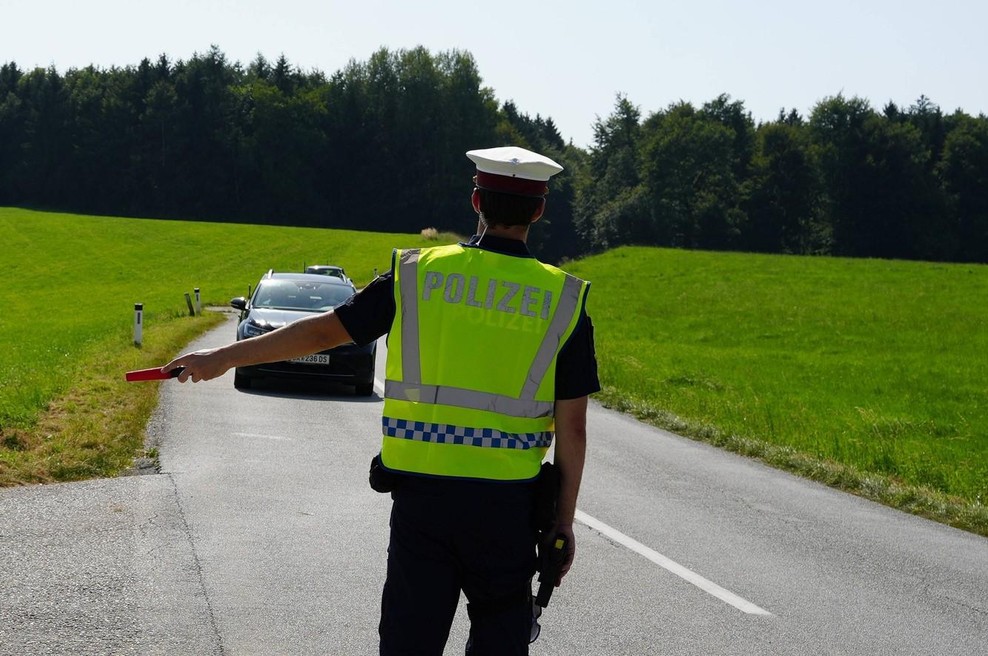 Neverjetna zgodba iz soseščine: Kar je storil policist je navdušilo javnost, a vseeno mu grozi kar do pet let zapora (foto: Profimedia)