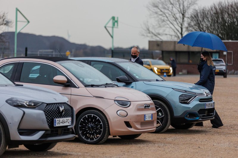 Tudi Stellantis nasprotuje prepovedi avtomobilov s termičnimi motorji do leta 2035