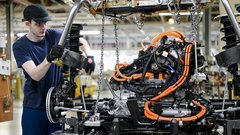 Tudi Stellantis nasprotuje prepovedi avtomobilov s termičnimi motorji do leta 2035