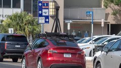 Neslavna bilanca Teslinih samovozečih taksijev: v petih mesecih so povzročili 7 nesreč