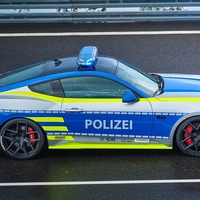 Na nemških avtocestah bo na prehitre in predrzne voznike prežal strašljivi športnik