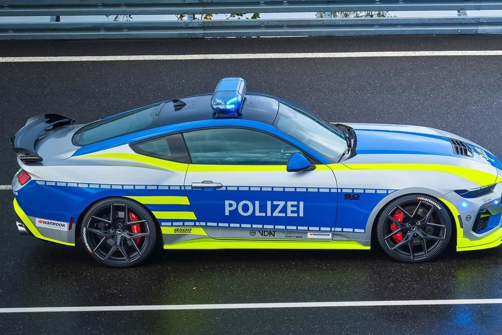 Na nemških avtocestah bo na prehitre in predrzne voznike prežal strašljivi športnik