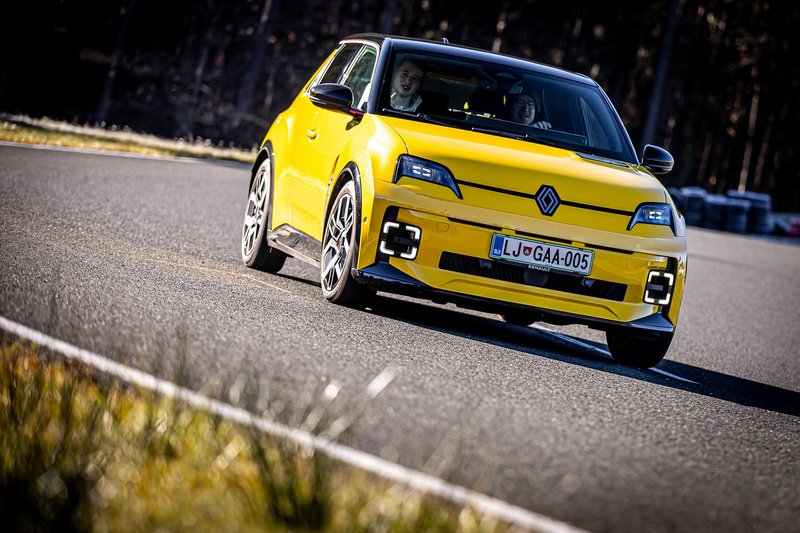 Slovenski avto leta 2026