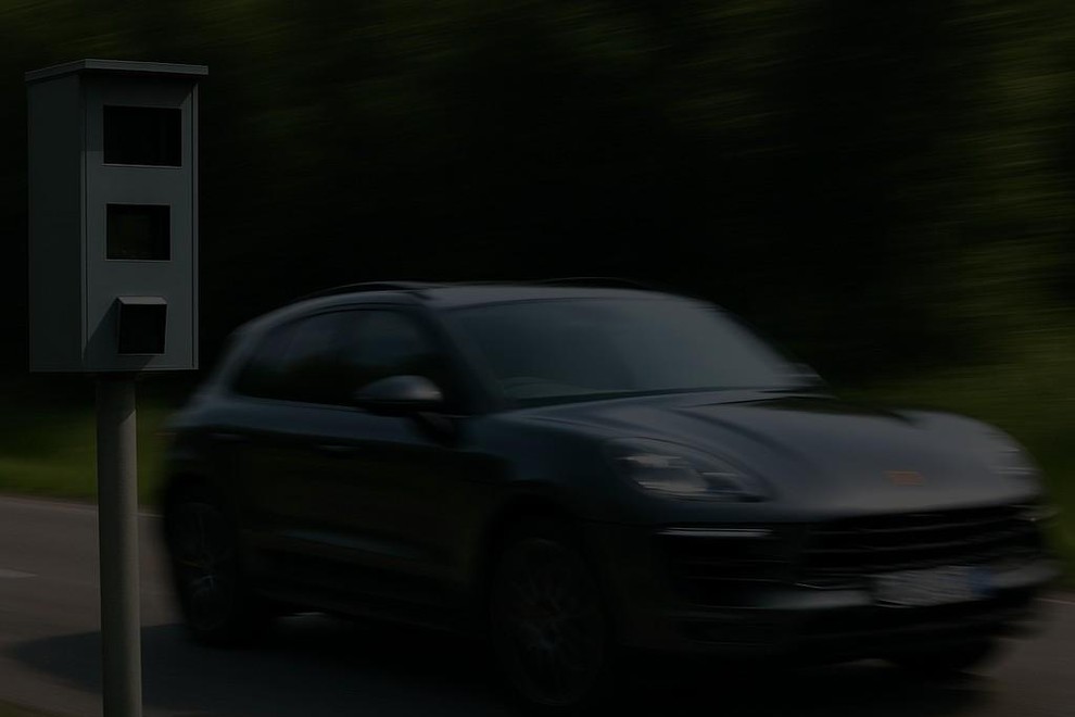 Pri štiriinosemdesetih je avtocesto spremenil v zasebno dirkališče