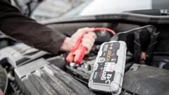 Pet pogostih napak, ki »ubijajo« avtomobilske akumulatorje