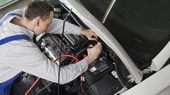 Pet pogostih napak, ki »ubijajo« avtomobilske akumulatorje