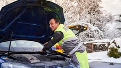 Pet pogostih napak, ki »ubijajo« avtomobilske akumulatorje