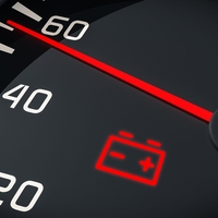 Pet pogostih napak, ki »ubijajo« avtomobilske akumulatorje