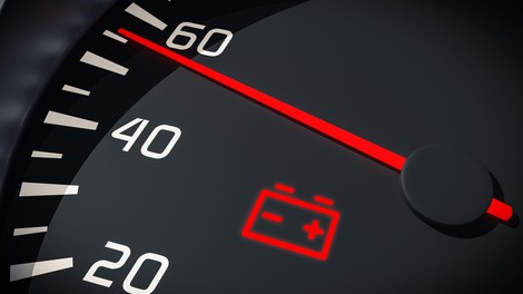 Pet pogostih napak, ki »ubijajo« avtomobilske akumulatorje