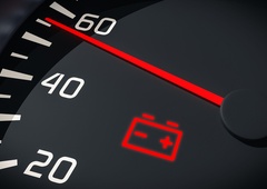 Pet pogostih napak, ki »ubijajo« avtomobilske akumulatorje