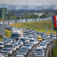 Novi avtomobili so pri južnih sosedih še vedno dražji. A to ni pravilo