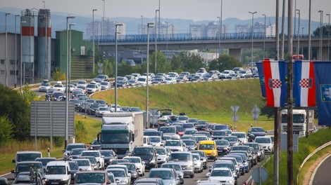 Novi avtomobili so pri južnih sosedih še vedno dražji. A to ni pravilo