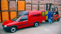 Na grbi jih ima že štirideset, a jih dobro skriva