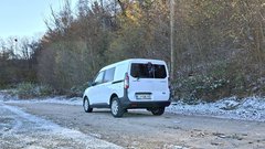 Test: Ford Transit Courier Furgon Kombi 1,0 - Tri v (zadnjo) vrsto ...