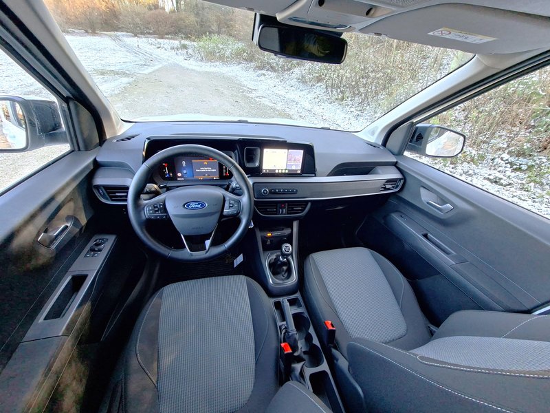 Test: Ford Transit Courier Furgon Kombi 1,0 - Tri v (zadnjo) vrsto ...