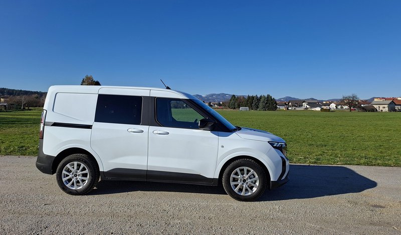 Test: Ford Transit Courier Furgon Kombi 1,0 - Tri v (zadnjo) vrsto ...