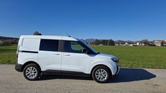 Test: Ford Transit Courier Furgon Kombi 1,0 - Tri v (zadnjo) vrsto ...