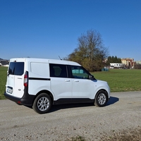 Test: Ford Transit Courier Furgon Kombi 1,0 - Tri v (zadnjo) vrsto ...