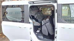 V dvosedežno izvedbi je prostora v tovornem predelu res nekaj manj kot pri Furgonu, toda nosilnost je večja.