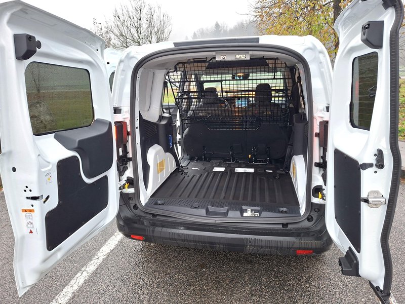 Test: Ford Transit Courier Furgon Kombi 1,0 - Tri v (zadnjo) vrsto ...