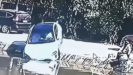 Samodejno parkiranje ... naravnost v vodo! (VIDEO)