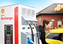 Bodo naftarji rešitelji največjega problema električnih avtomobilov?