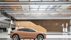 Pri Jaguarju zanikajo, da so glavnega oblikovalca dobesedno nagnali iz pisarne