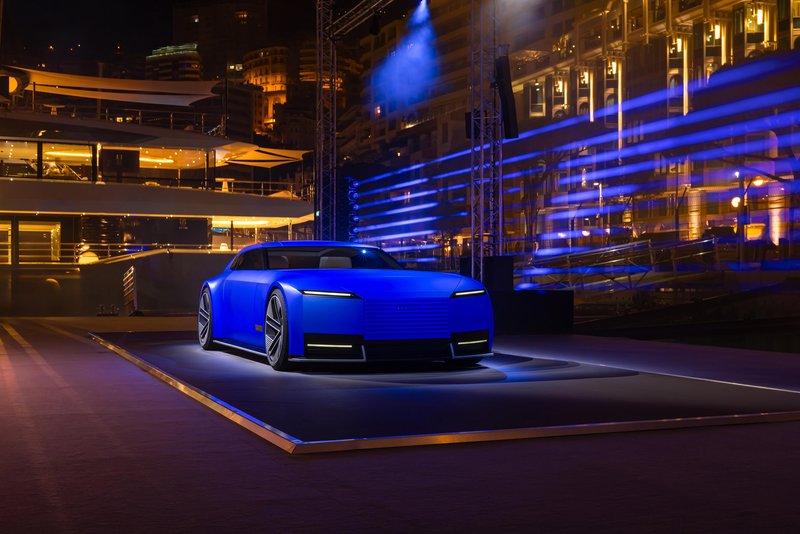 Pri Jaguarju zanikajo, da so glavnega oblikovalca dobesedno nagnali iz pisarne