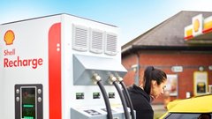 Večina naftnih gigantov računa, da bosta bencin in dizel še dolgo ključna energenta