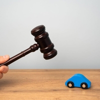 Avtomobilski velikani tožijo spletne ustvarjalce in to uspešno. Preverite kakšne kazni bodo morali plačati "vplivneži"