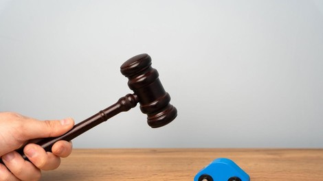 Avtomobilski velikani tožijo spletne ustvarjalce in to uspešno. Preverite kakšne kazni bodo morali plačati "vplivneži"