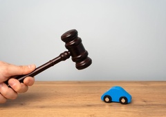 Avtomobilski velikani tožijo spletne ustvarjalce in to uspešno. Preverite kakšne kazni bodo morali plačati "vplivneži"