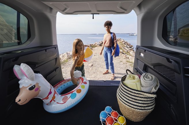 Vrnitev trojice avtomobilov, od katerih so se slovenski kupci poslavljali s solzami v očeh