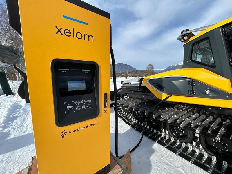 Snežna mačka se lahko z elektriko po zasneženih pobočjih lahko podi tudi do pet ur