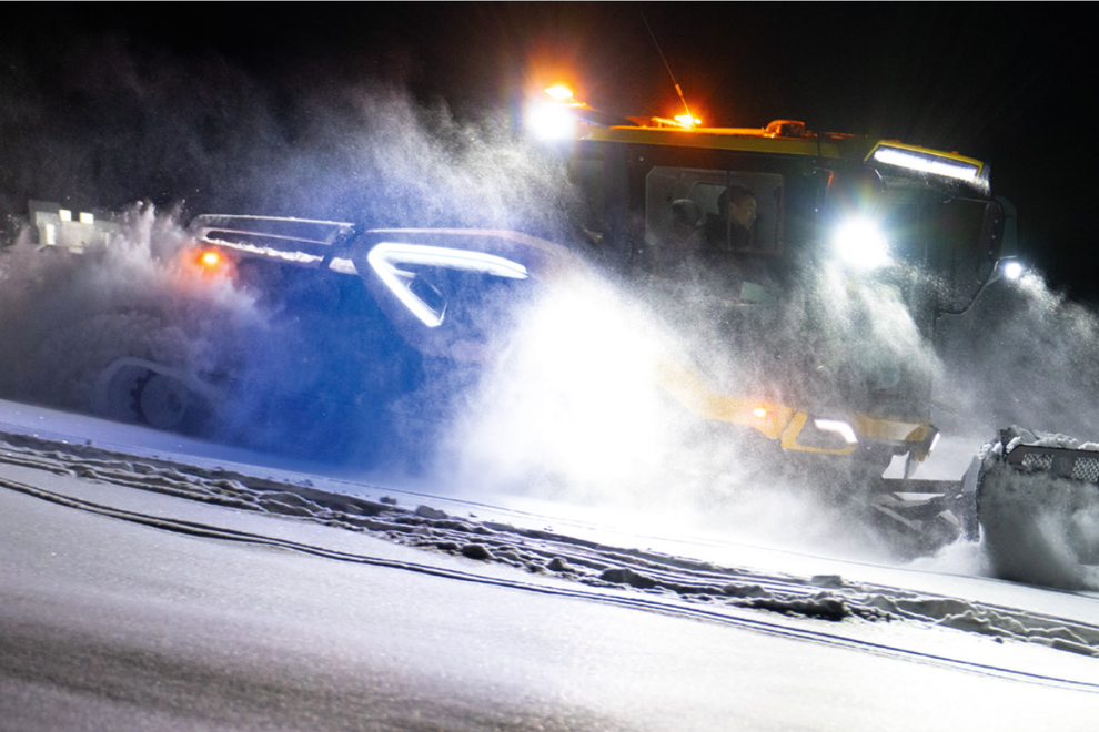 Snežna mačka se lahko z elektriko po zasneženih pobočjih lahko podi tudi do pet ur